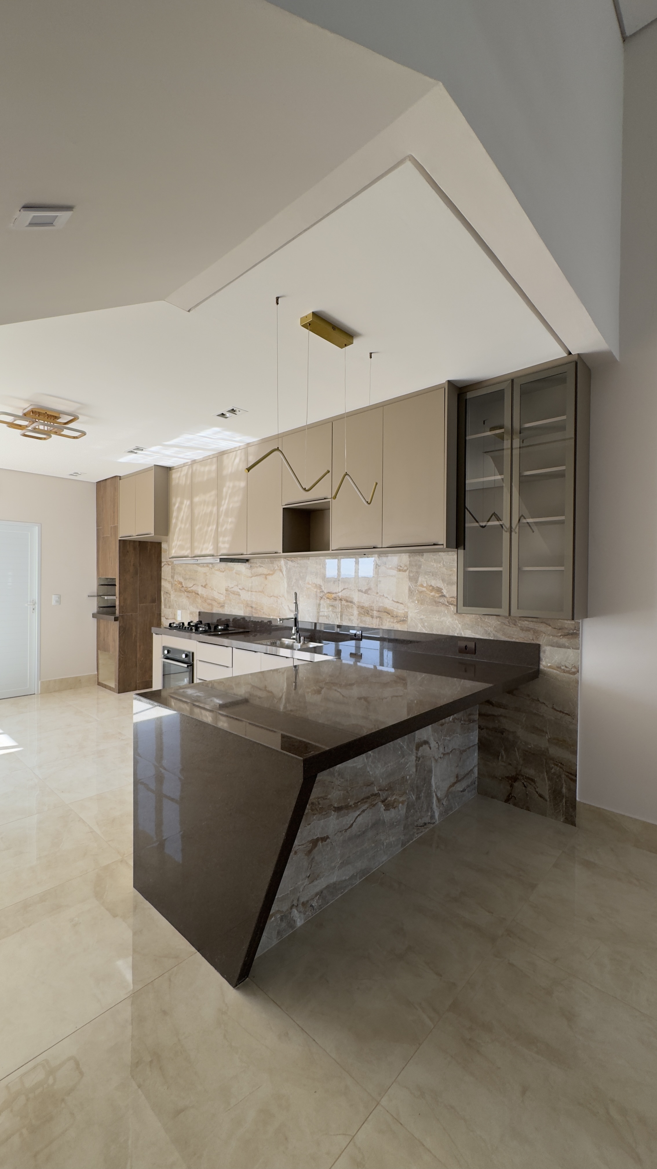 Casa com 4 dormitórios - 240 m²